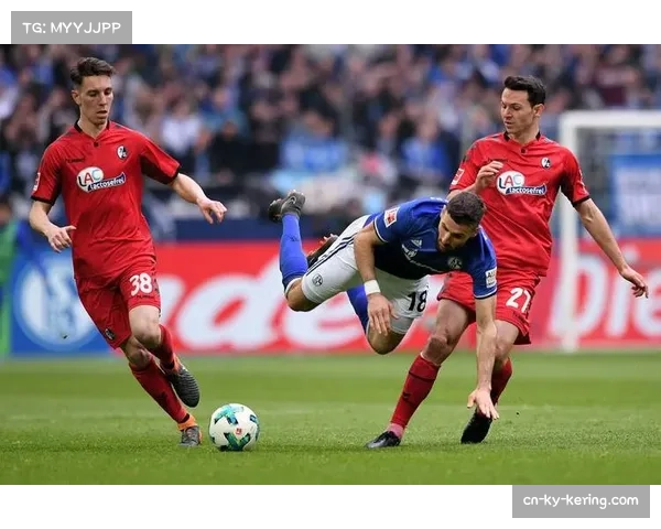 多特蒙德主场4-0大胜弗赖堡，提前三轮确保下赛季欧冠参赛资格